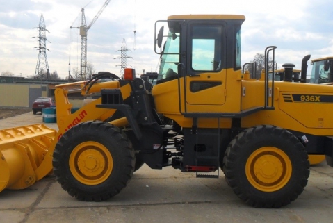 Фронтальный погрузчик BEEZONE 936 GT